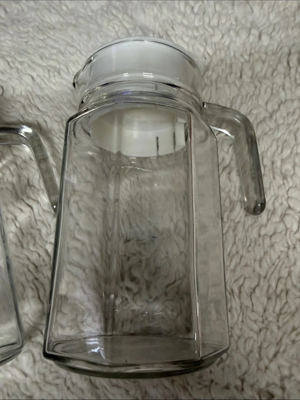 Set of 2 Clear Glass water pitchers spout 3 cups capacity with White Lids